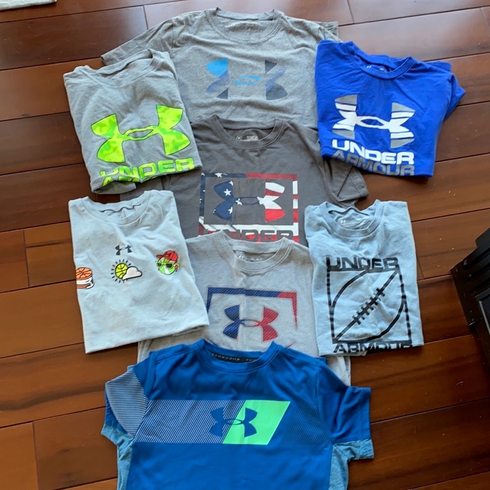Boys lot Under Armour T shirts size medium